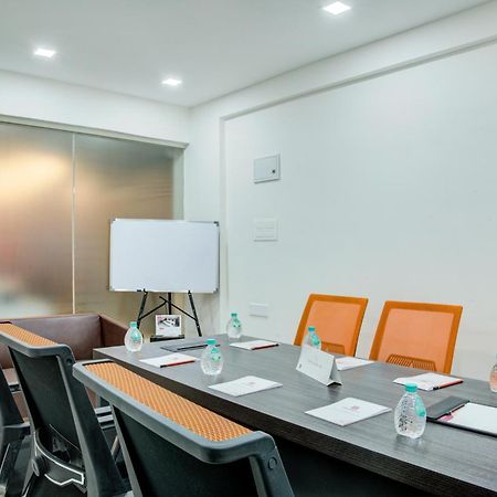 Hotel Sterling Inn Bangalore International Airport Yelahanka Extérieur photo