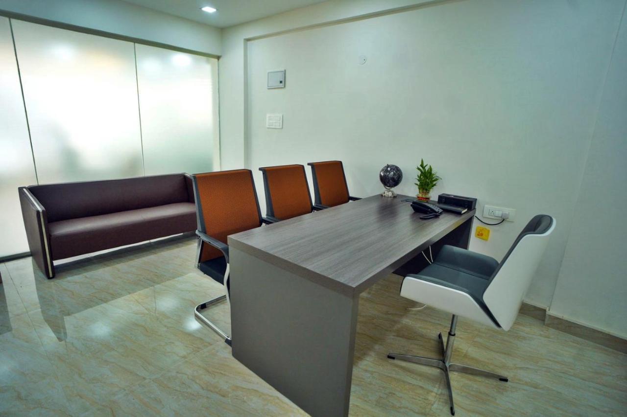 Hotel Sterling Inn Bangalore International Airport Yelahanka Extérieur photo