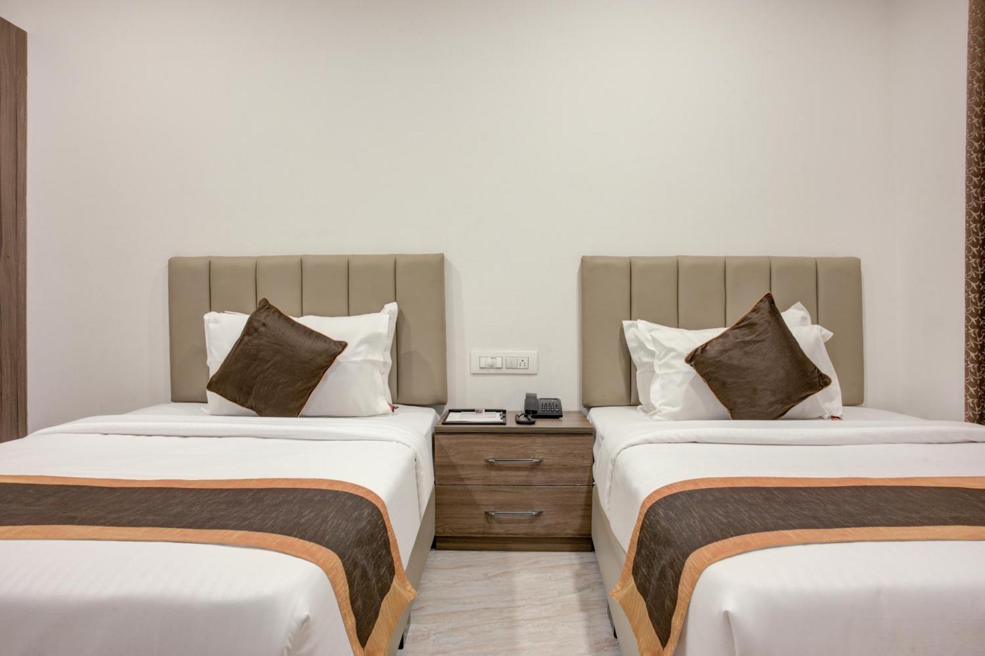 Hotel Sterling Inn Bangalore International Airport Yelahanka Extérieur photo