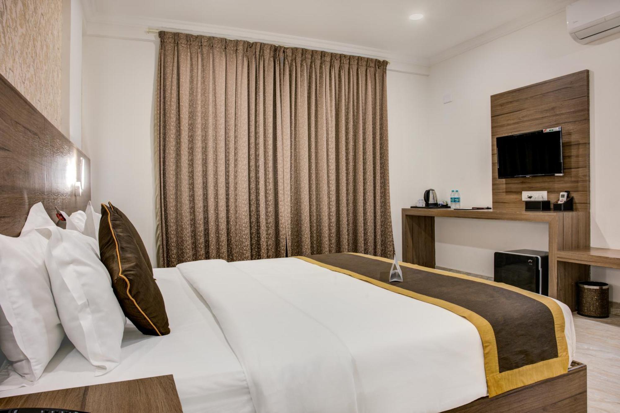 Hotel Sterling Inn Bangalore International Airport Yelahanka Extérieur photo