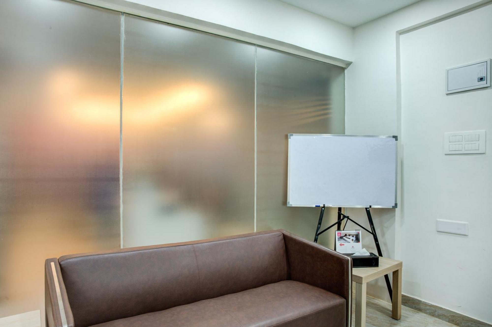 Hotel Sterling Inn Bangalore International Airport Yelahanka Extérieur photo
