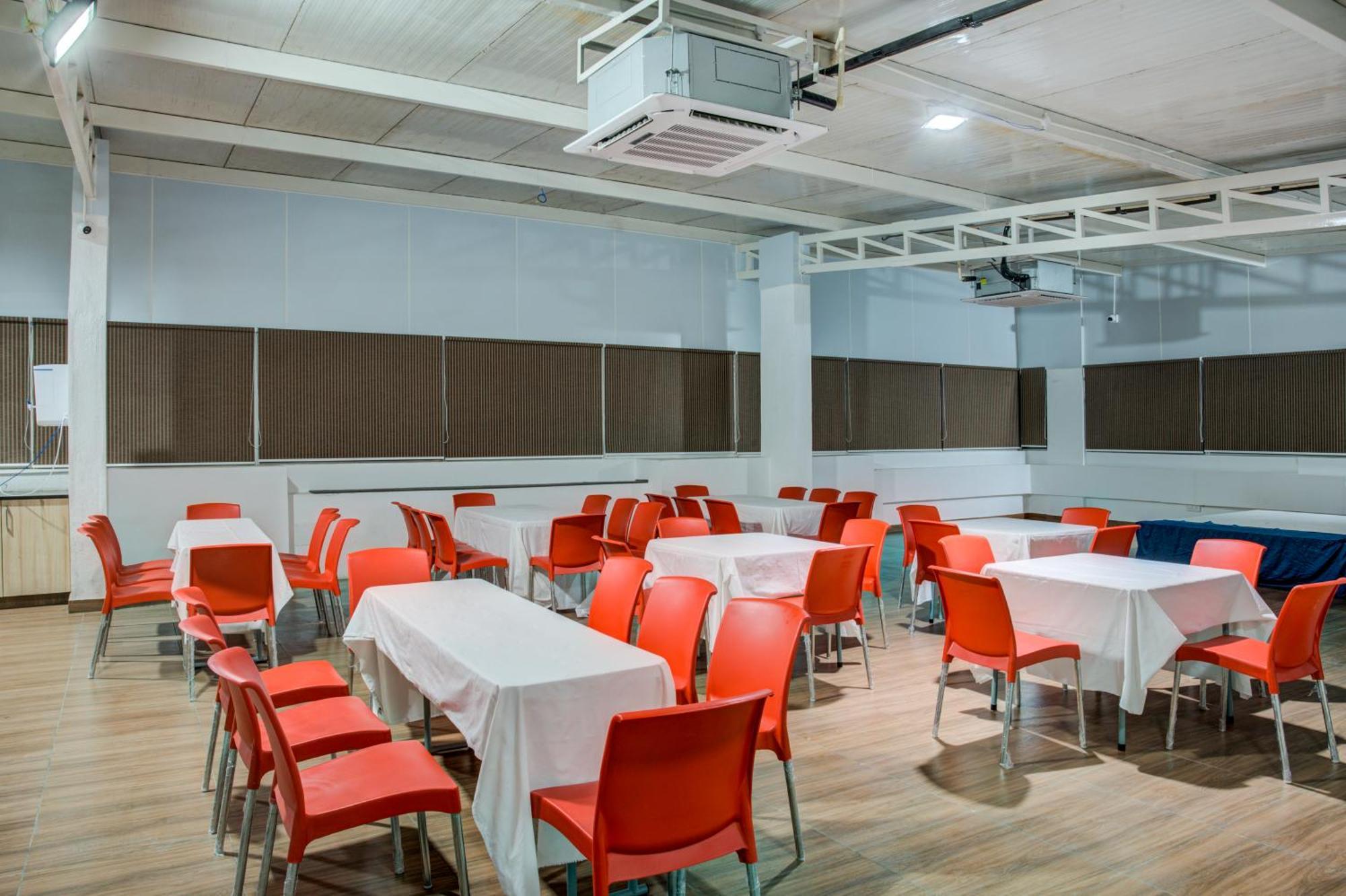 Hotel Sterling Inn Bangalore International Airport Yelahanka Extérieur photo