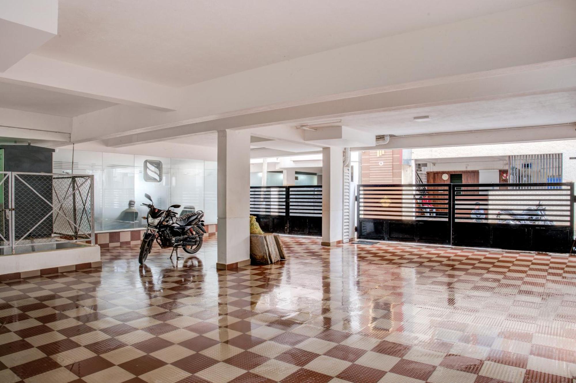 Hotel Sterling Inn Bangalore International Airport Yelahanka Extérieur photo